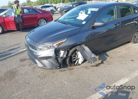 2022 Kia Forte Lxs z USA, uszkodzony, nr VIN 3KPF24AD2NE500429